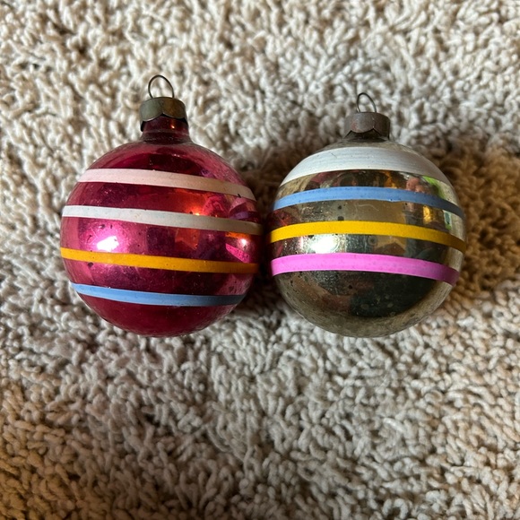 Box of vintage ornaments - Picture 14 of 15